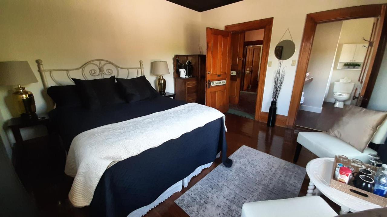Stonewater Manor B&B Gananoque Exteriér fotografie