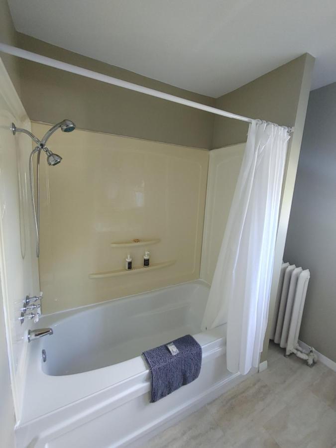Stonewater Manor B&B Gananoque Exteriér fotografie